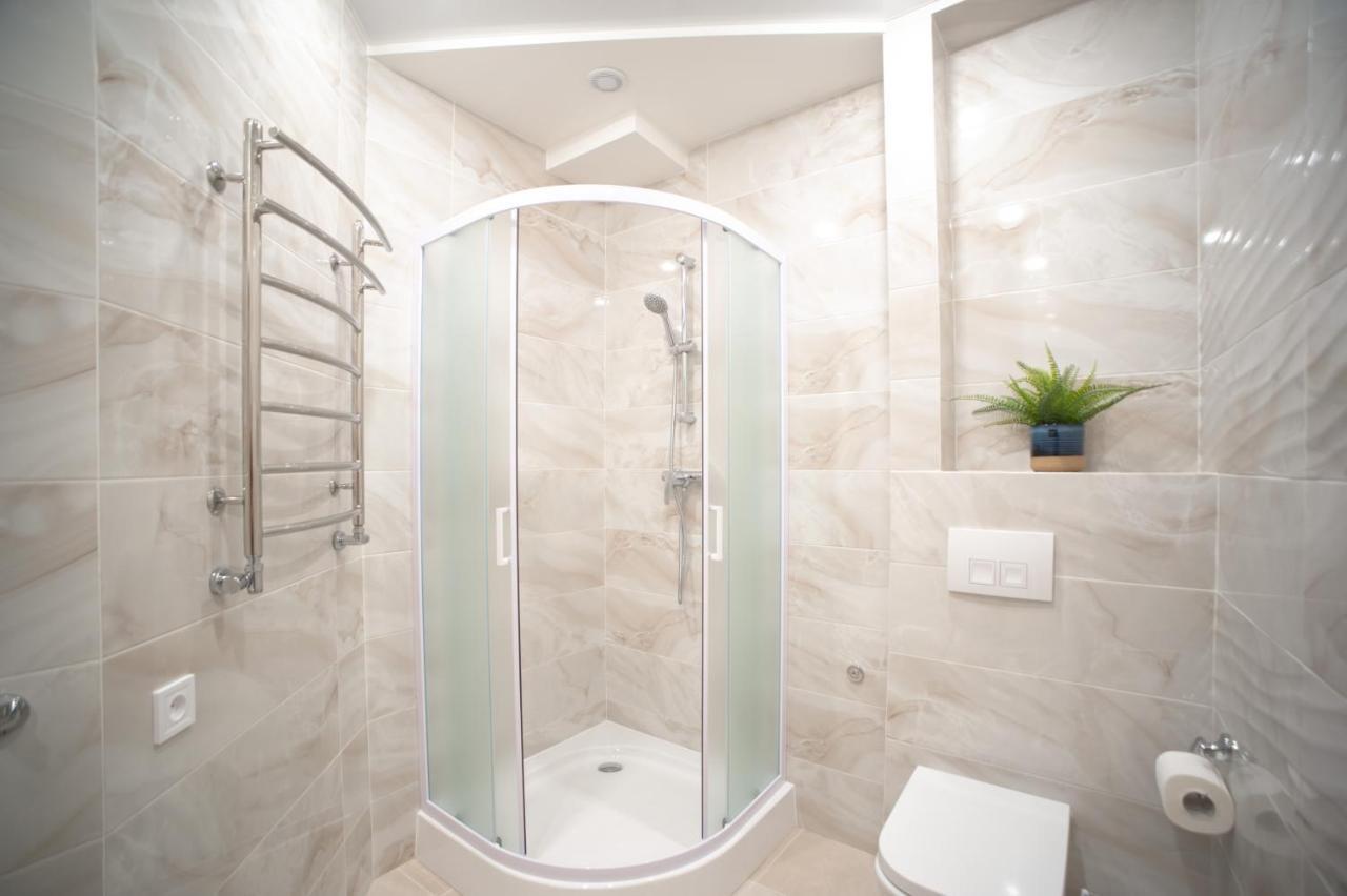 3 Bedroom, 2 Bathroom Apartment Near Forum Lviv Luaran gambar